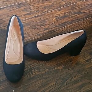 NEW MYSOFT SHOES SIZE 9.5